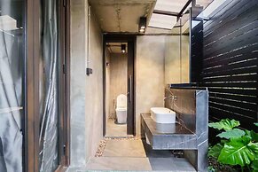 Luxury Modern Pool Jacuzzi Villa 5BR Thonglor