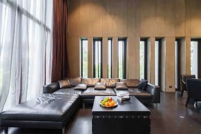 Luxury Modern Pool Jacuzzi Villa 5BR Thonglor