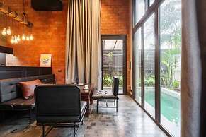 Luxury Modern Pool Jacuzzi Villa 5BR Thonglor