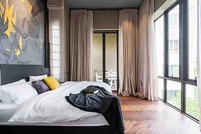 Luxury Modern Pool Jacuzzi Villa 5BR Thonglor