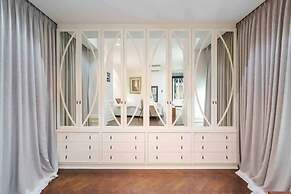 Luxury Modern Pool Jacuzzi Villa 5BR Thonglor