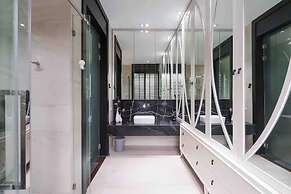 Luxury Modern Pool Jacuzzi Villa 5BR Thonglor