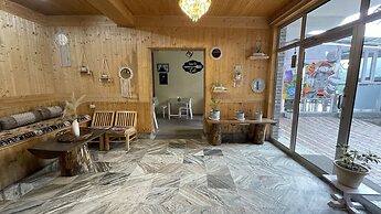 Singh Saab Rooms & Cafe
