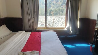 Singh Saab Rooms & Cafe