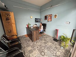 Singh Saab Rooms & Cafe