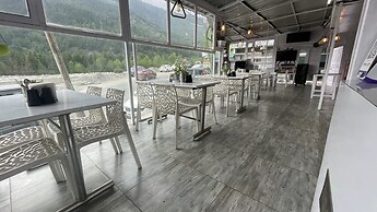 Singh Saab Rooms & Cafe