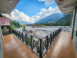 Singh Saab Rooms & Cafe