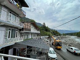 Singh Saab Rooms & Cafe