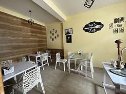 Singh Saab Rooms & Cafe