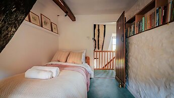 4Bed Thatched Cottage in Oxfordshire