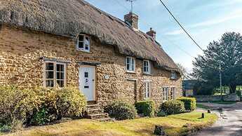 4Bed Thatched Cottage in Oxfordshire
