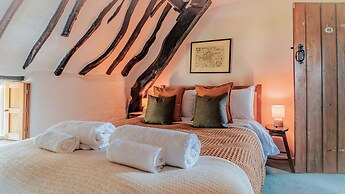 4Bed Thatched Cottage in Oxfordshire
