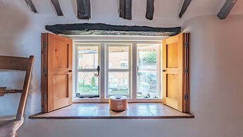 4Bed Thatched Cottage in Oxfordshire