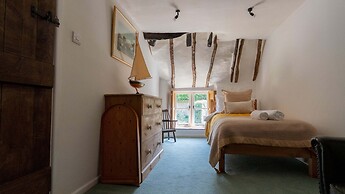 4Bed Thatched Cottage in Oxfordshire