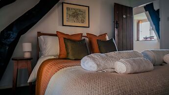 4Bed Thatched Cottage in Oxfordshire