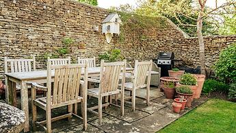4Bed Thatched Cottage in Oxfordshire