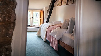 4Bed Thatched Cottage in Oxfordshire