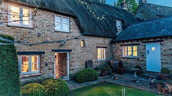 4Bed Thatched Cottage in Oxfordshire