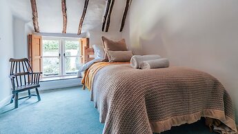 4Bed Thatched Cottage in Oxfordshire