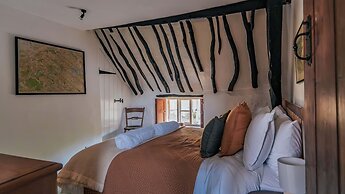 4Bed Thatched Cottage in Oxfordshire