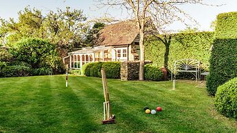 4Bed Thatched Cottage in Oxfordshire