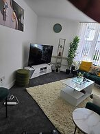 Luxury Stylish Charming City Apartment With Private Entrance in Wolver