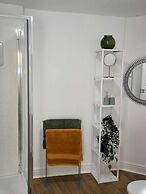Luxury Stylish Charming City Apartment With Private Entrance in Wolver