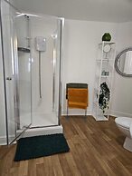 Luxury Stylish Charming City Apartment With Private Entrance in Wolver