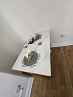 Luxury Stylish Charming City Apartment With Private Entrance in Wolver