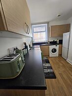 Luxury Stylish Charming City Apartment With Private Entrance in Wolver