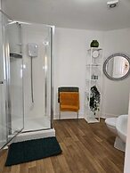 Luxury Stylish Charming City Apartment With Private Entrance in Wolver