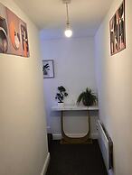 Luxury Stylish Charming City Apartment With Private Entrance in Wolver