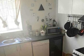 2 Bed-sleeps 3-dog Friendly-garden-riverside