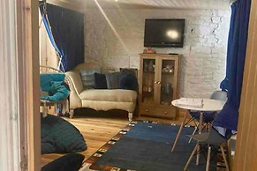 2 Bed-sleeps 3-dog Friendly-garden-riverside