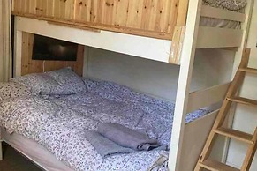 2 Bed-sleeps 3-dog Friendly-garden-riverside