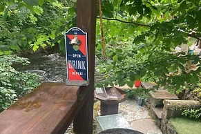 2 Bed-sleeps 3-dog Friendly-garden-riverside