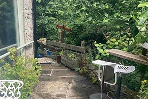 2 Bed-sleeps 3-dog Friendly-garden-riverside