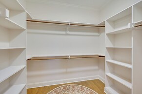 1 Mi to Dtwn: Upscale Retreat in Durham!