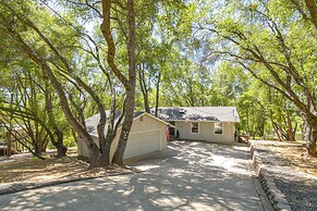 Yosemite Home Base: Community Perks + Lake Access!