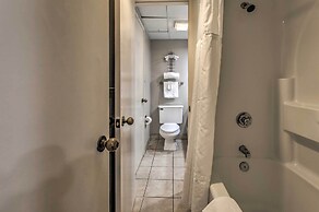 Breezy Landmark Resort Condo w/ Oceanfront Lanai!