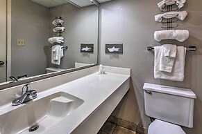 Breezy Landmark Resort Condo w/ Oceanfront Lanai!