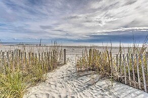 Breezy Landmark Resort Condo w/ Oceanfront Lanai!