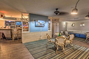 Breezy Landmark Resort Condo w/ Oceanfront Lanai!