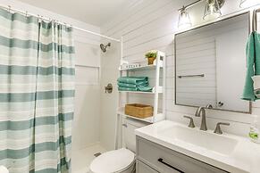 1 Mi to Barefoot Landing: Condo w/ Pool Access!