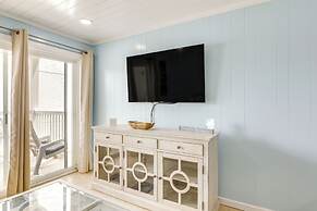 1 Mi to Barefoot Landing: Condo w/ Pool Access!