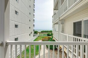 1 Mi to Barefoot Landing: Condo w/ Pool Access!