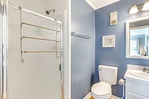 1 Mi to Barefoot Landing: Condo w/ Pool Access!