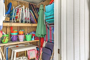 1 Mi to Barefoot Landing: Condo w/ Pool Access!