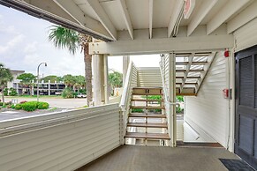 1 Mi to Barefoot Landing: Condo w/ Pool Access!