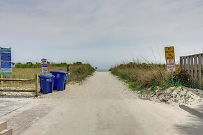 1 Mi to Barefoot Landing: Condo w/ Pool Access!